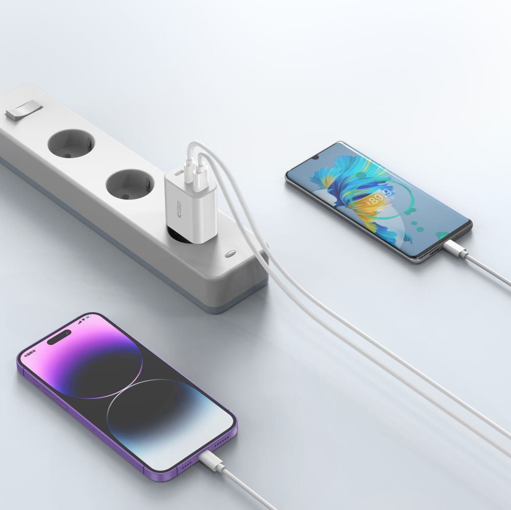 NETZLADEGERÄT FÜR HANDY UND TABLET TECH-PROTECT C30W 3-PORT NETZLADEGERÄT PD30W/QC3.0 WEISS